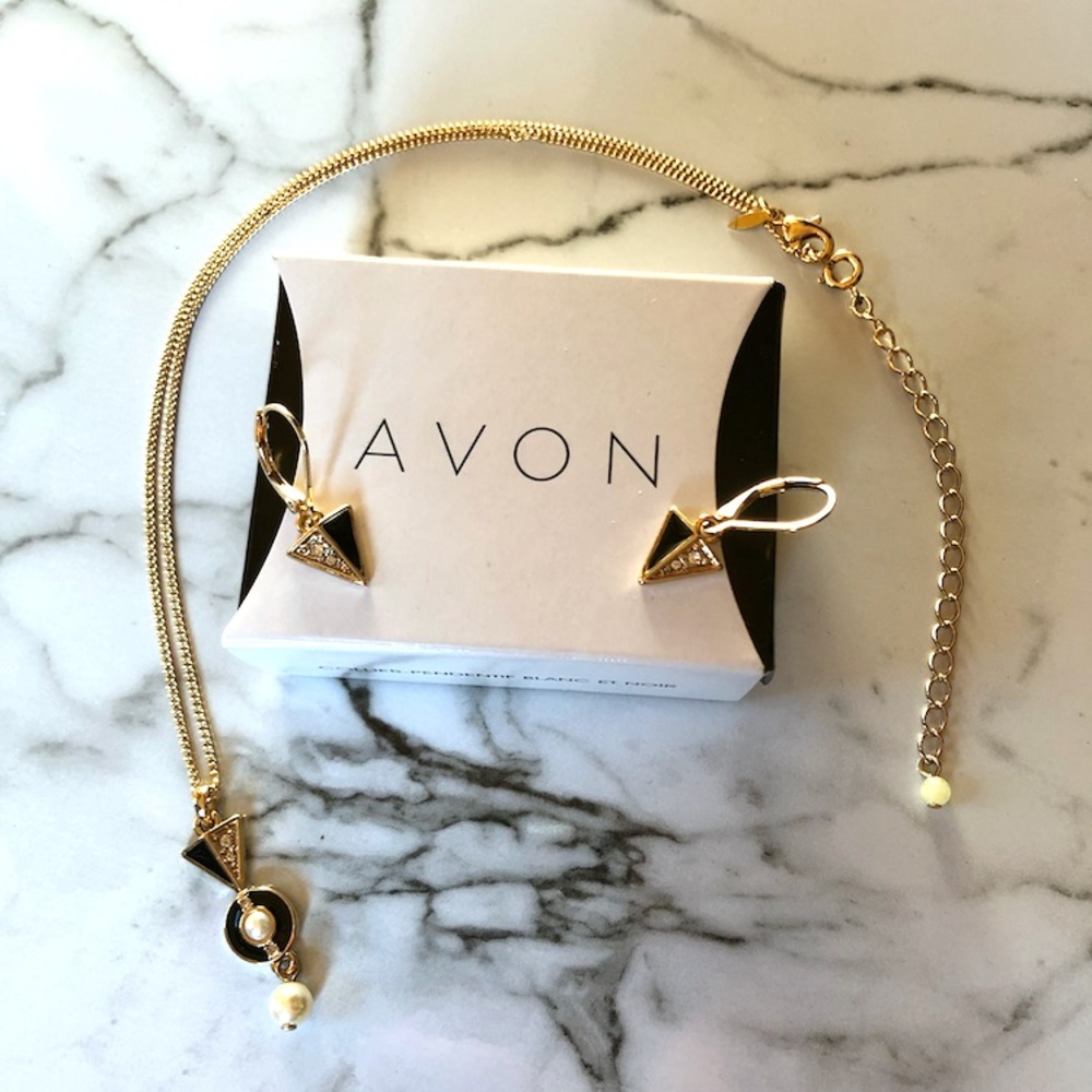 NWB Matching Avon Black/Gold Necklace & Earrings
